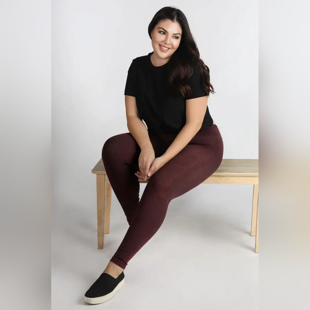 Women's Plus Size One Size Burgundy Leggings